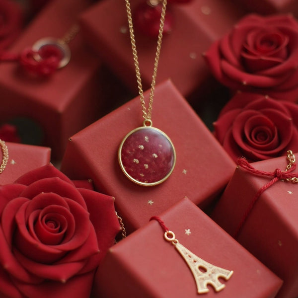 Le Bijou Enchanté de Noël - Pendentif Poétique aux Pétales de Rose et Feuilles d'Or 24K – Cadeau Magique et Raffiné